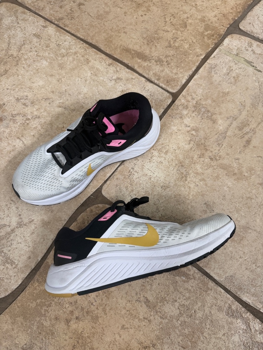 Nike White Running Sneakers with Gold Swoosh and Pink Accents